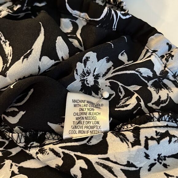 CROFT & Barrow Black & White Floral Print Blouse Sheer Fabric Long Sleeves SZ 2X - Picture 10 of 12